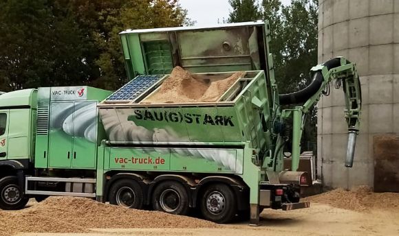 Kanal- und Rohrreinigung Osterhofen - Saugarbeiten